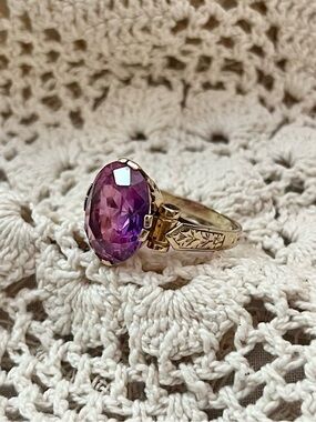 Antique/Vintage 9k Yellow Gold Ring with 9.80ct. Oval Synthetic Sapphire